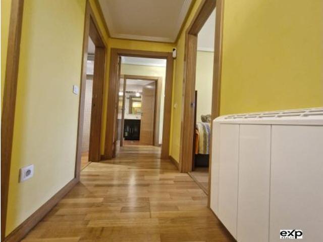 Amplio apartamento con balcón, piscina, garaje y vistas al mar en Foz Lugo