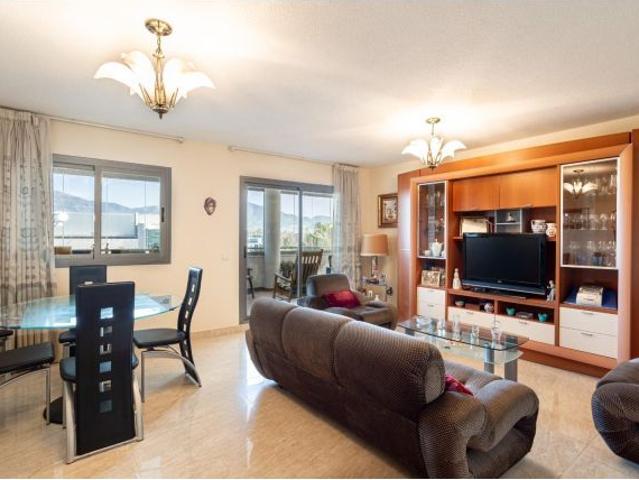 Amplio apartamento con gran terraza y vistas a la montaña en Zona Sohail, Fuengirola