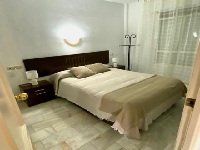 AMPLIO APARTAMENTO CON TERRAZA EN URBANIZACIÓN PRIVADA EN LA RESERVA DE MARBELLA
