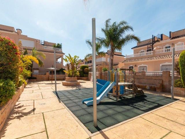 ¡Amplio apartamento con terrazas soleadas y vida flexible en Villamartín!