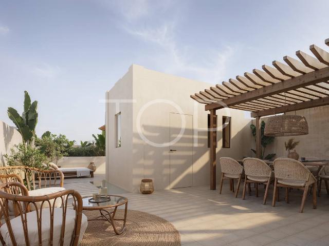 Amplio apartamento con varias terrazas y vistas al mar en Lo. 102m² Los Cristianos