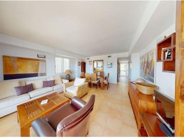 Amplio apartamento con vistas al mar en venta en Altea La Vella