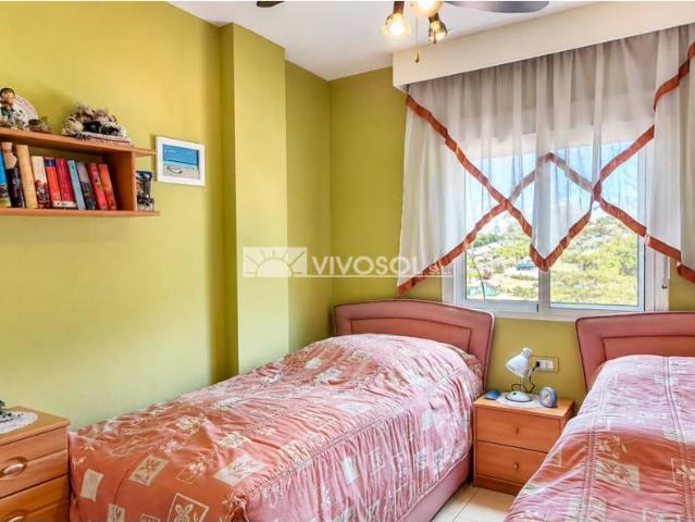 Amplio apartamento con 3 dormitorios en Los Cristianos con propio aparcamiento