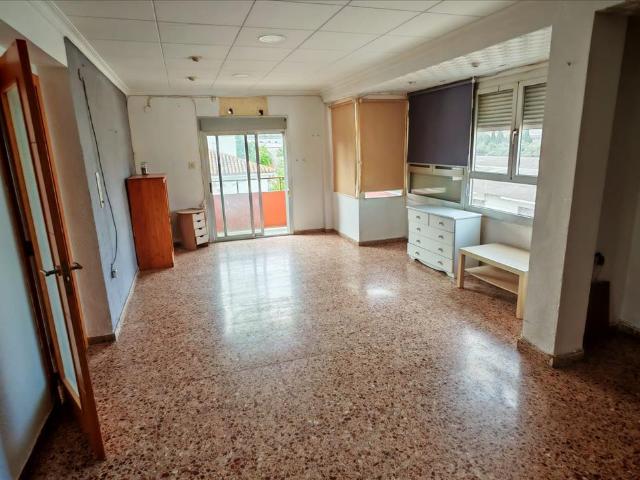 Amplio apartamento casi nuevo en Canals, València