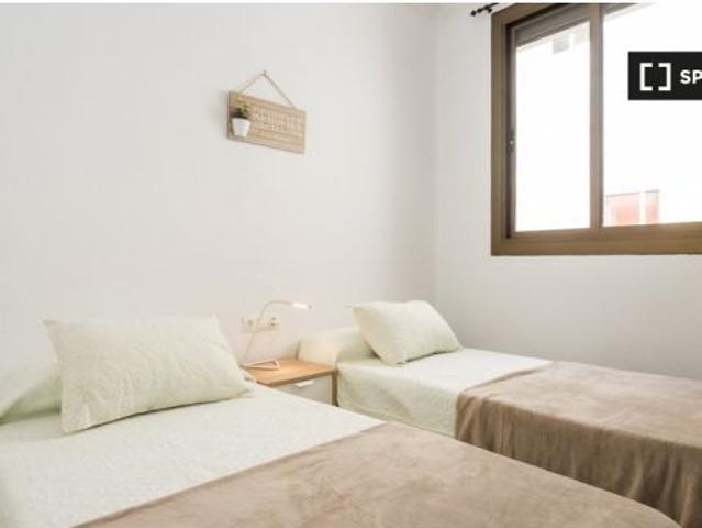 Amplio apartamento de 3 dormitorios cerca del Palau de la Música de València en L' Eixample