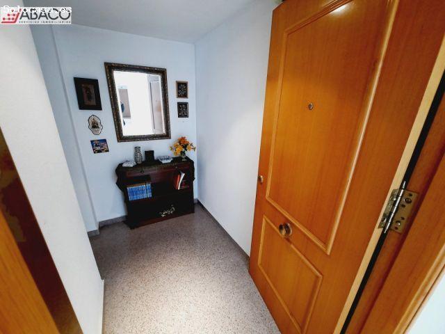 Amplio apartamento de 3 dormitorios con garaje, trastero y ascensor junto al Mercado de Babel