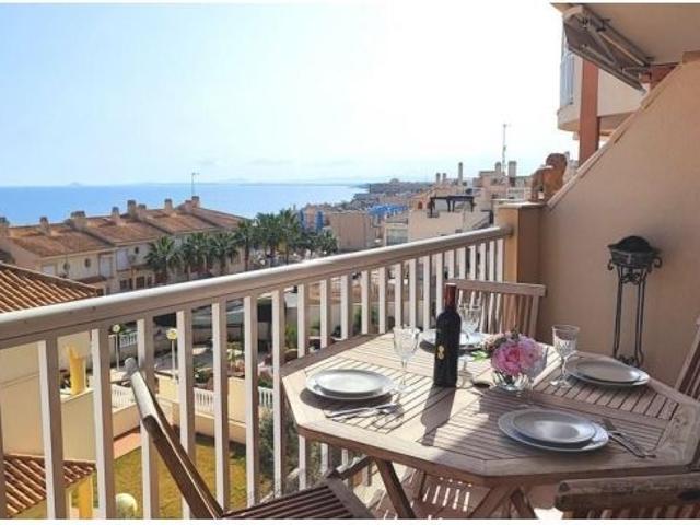 Amplio Apartamento de 3 Dormitorios con Impresionantes Vistas al Mar en Dehesa de Campoamor