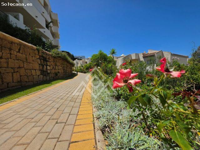 Amplio apartamento de 3 dormitorios con terraza de 30 m² y garaje en Elviria