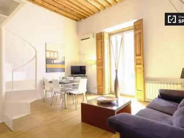 Amplio apartamento de 3 dormitorios en alquiler en Centro, Mad.