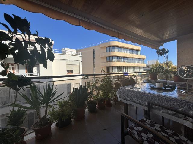 Amplio Apartamento de 3 Dormitorios en el Centro de Ibiza con Terraza y Vistas Urbanas