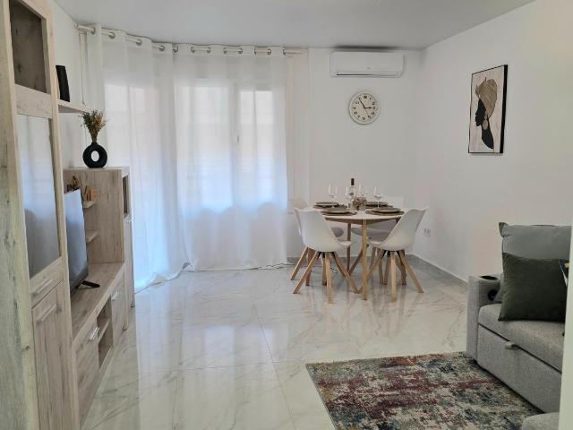 Amplio apartamento de 3 dormitorios recién reformado a 250 m de la playa del Cura