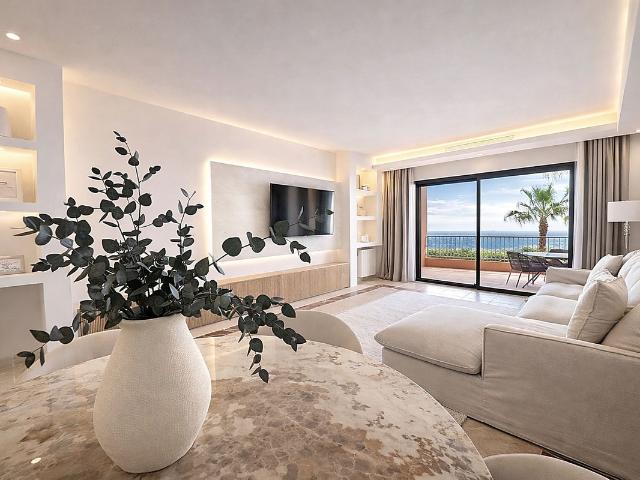 Amplio apartamento de 3 habitaciones en venta en Los Flamingos Benahavis