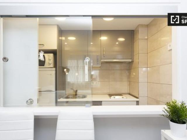 Amplio apartamento de 1 dormitorio con balcón en alquiler en Chamartín