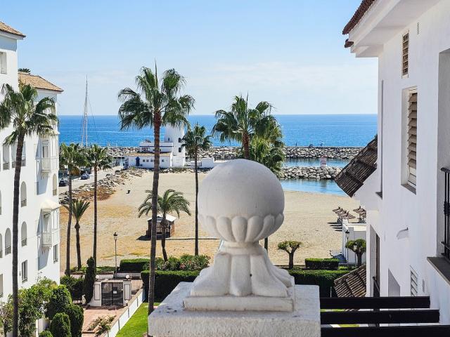 Amplio Apartamento de 1 Dormitorio en Complejo en Primera Línea de Playa