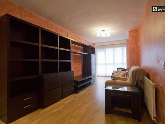Amplio apartamento de 2 dormitorios en alquiler en Usera