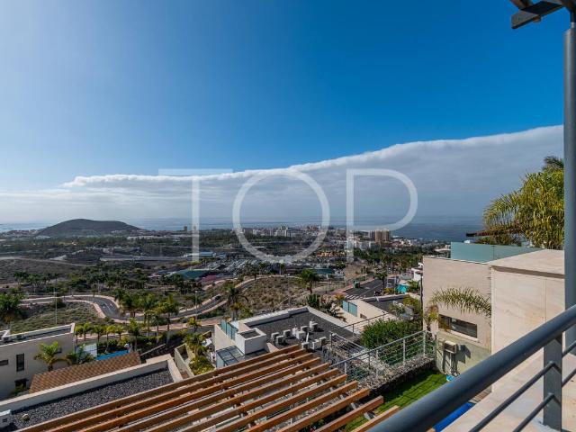 Amplio apartamento de tres dormitorios con magníficas vistas. 109m² La Caldera