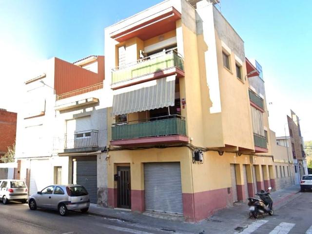 Amplio apartamento en Barcelona, ideal para recuperar OKUPADO