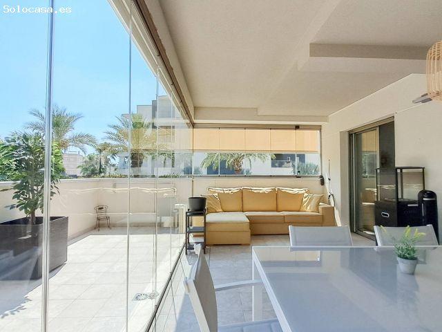 Amplio Apartamento en Esquina en Planta Baja con Terraza Acristalada y Jardín Privado en Green Hills