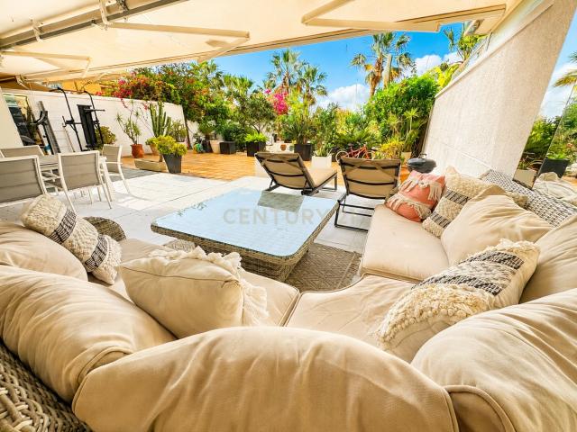 Amplio apartamento en Ibiza con jardín y gimnasio
