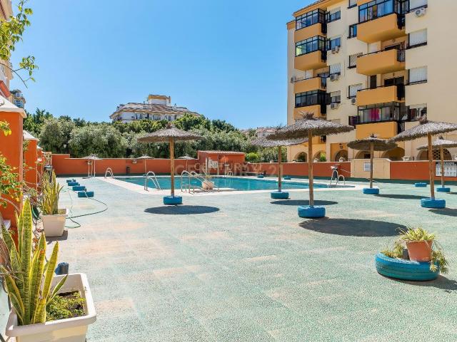Amplio apartamento en Los Boliches Fuengirola, Málaga con piscina y estacionamiento