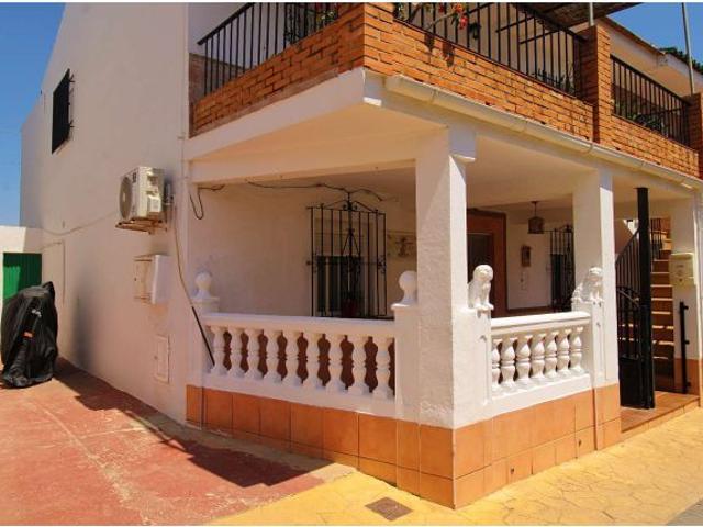 Amplio Apartamento en Planta Baja con Gran Patio en la Barriada El Peñón, Alhaurín de la Torre