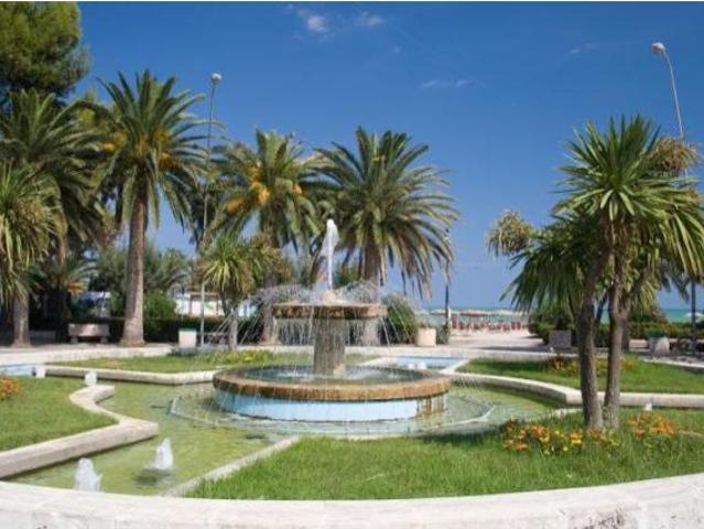 Amplio apartamento en planta baja con gran terraza, parking y trastero
