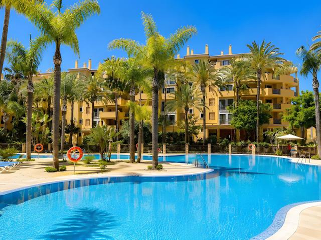 Amplio apartamento en planta baja en una ubicación privilegi. 113m² San Pedro de Alcántara