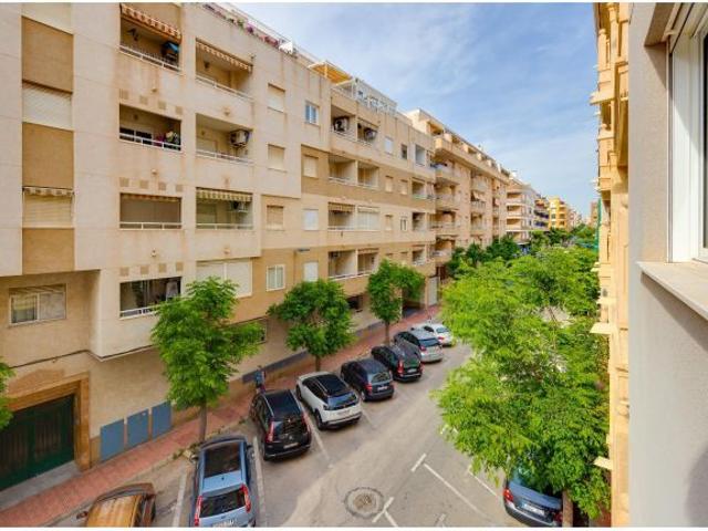 Amplio Apartamento en Torrevieja Parque de las Naciones por €139,990