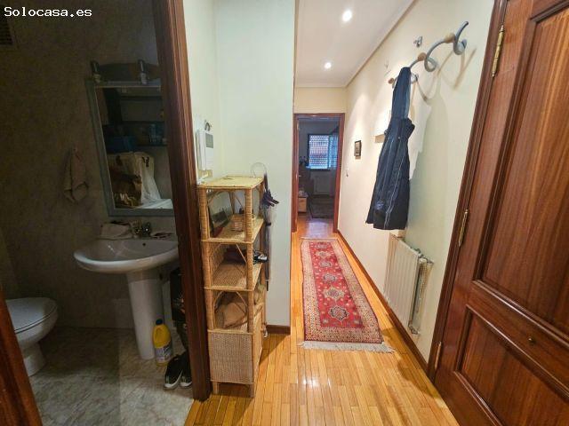 Amplio Apartamento en Veintiuno, Ourense por 125.000€ con garaje