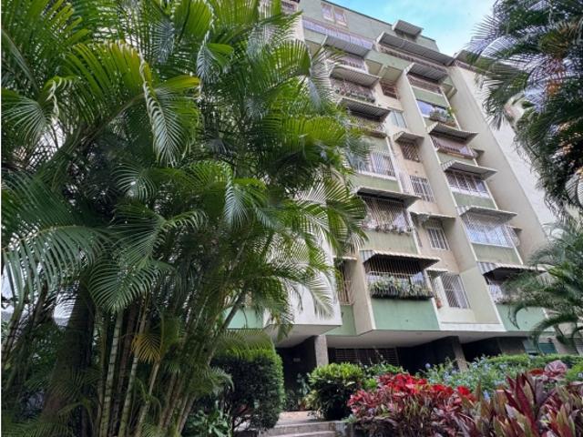 Amplio apartamento en venta en La Urbina 109Mts2 3hab 1 baño 1 p/e