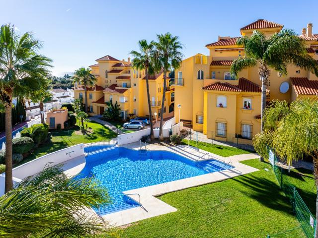Amplio apartamento esquinero de tres dormitorios en planta b. 99m² Mijas Costa
