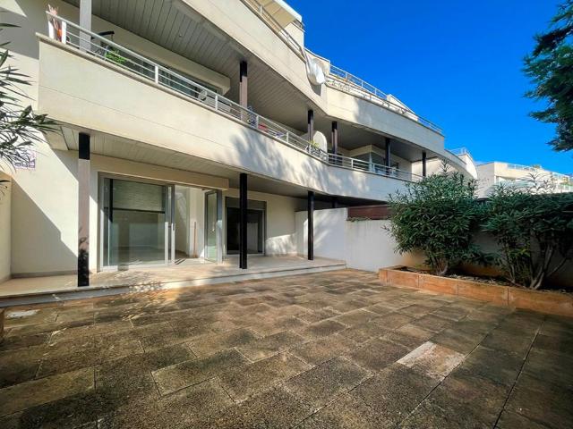 Amplio apartamento sin amueblar, terrazas, parking, 3 dormitorios San Agustin