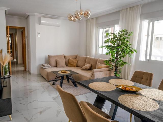 Amplio apartamento recién reformado en uno de los barrios má. 86m² Torrevieja