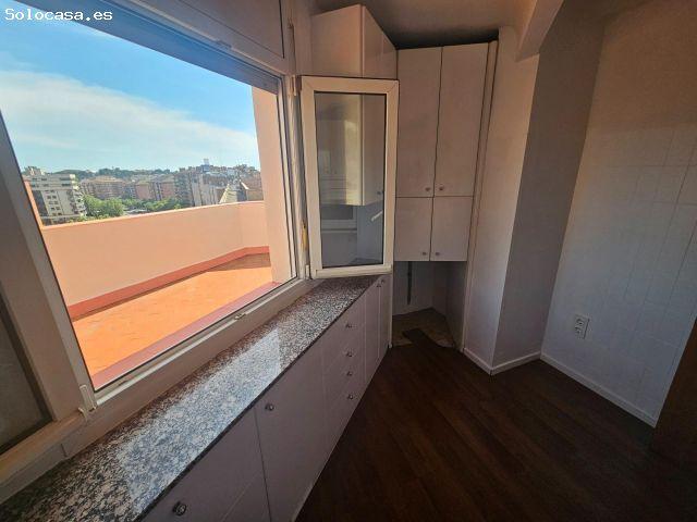Amplio Ático con Terraza y Comodidades en Ronda