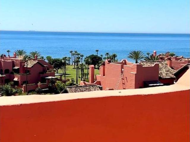 Amplio ático en venta con panorámicas vistas al mar en Las Nayades, 2 minutos andando al mar! Nueva Milla de Oro