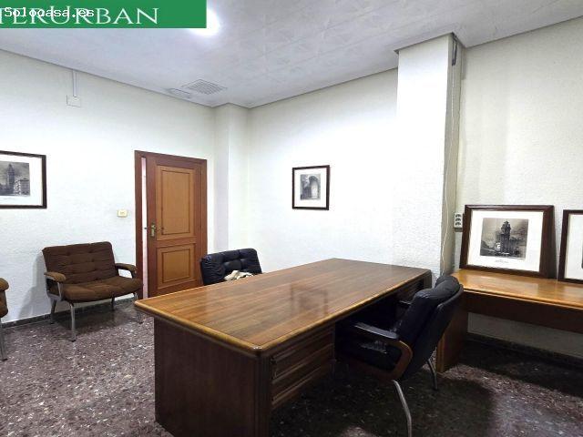 Amplio Bajo Comercial con 178 m2 en alquiler en Llíria – Zona de gran paso y excelente visibilidad