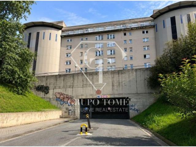 Amplio garaje de 24 m2 en Paseo de Lugaritz – comodidad y espacio extra