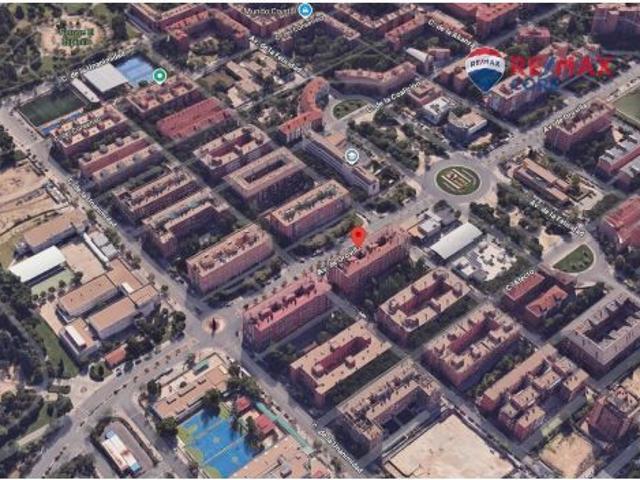 Amplio Garaje en Los Rosales, Madrid Oportunidad Única