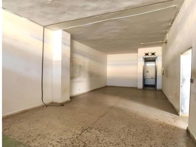Amplio Garaje/almacén en la Avenida de Cádiz Ideal para Inversión