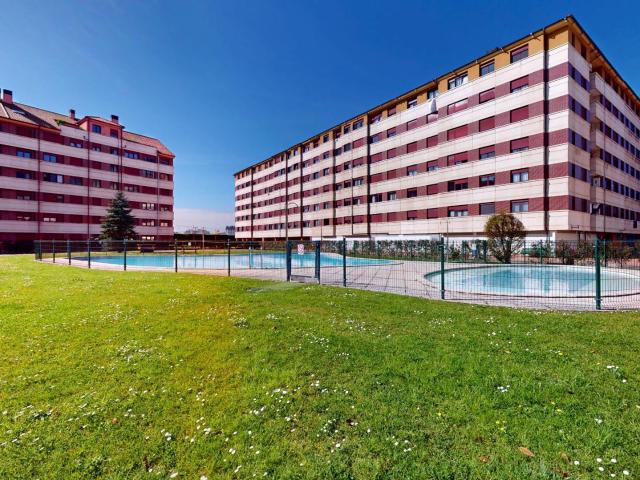 ✨ ¡Amplio dúplex con terraza, garaje, trastero y piscina comunitaria, en Nueva Montaña! ✨