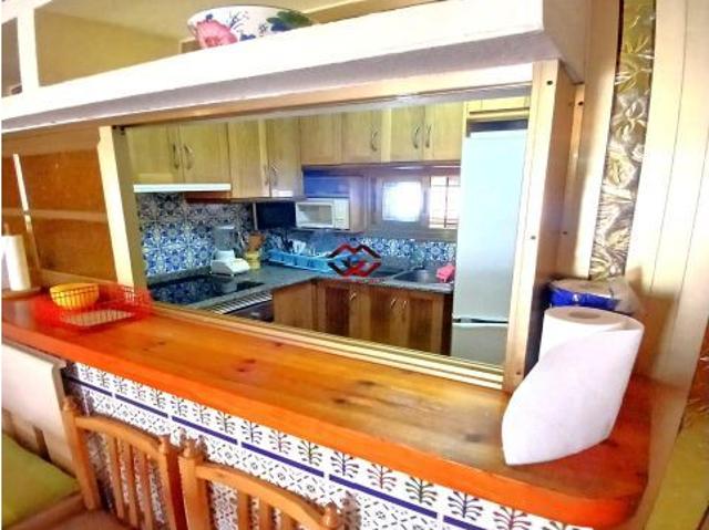 Amplio dúplex con orientación sur y chimenea cerca de la playa