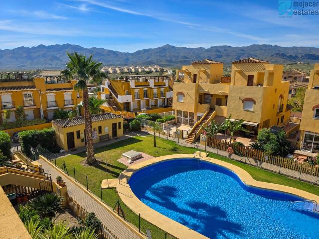 Amplio dúplex de 2 3 dormitorios en venta con azotea y vistas despejadas en Huerta Nueva, Los Gallardos, Almería