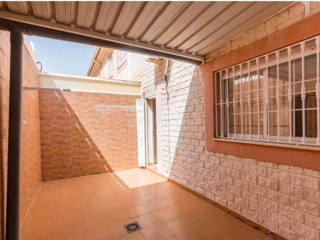 AMPLIO DUPLEX DE 4 DORMITORIOS CON PORCHE SOTANO Y GARAJE RESIDENCIAL EL MIRADOR