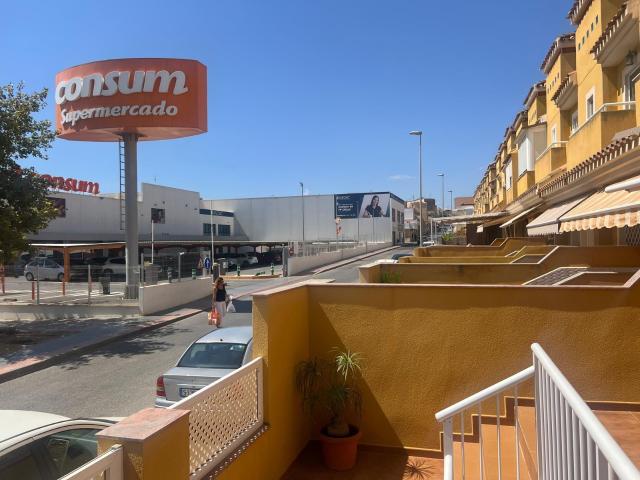 ¡AMPLIO DÚPLEX EN ALQUILER EN BARRIO PERAL ! TOTALMENTE AMUEBLADO, CON SÓTANO Y LISTO PARA ENTRAR A VIVIR