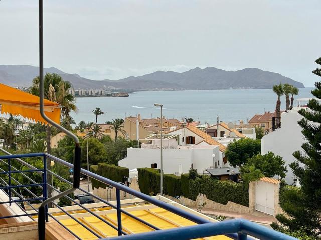 AMPLIO DÚPLEX EN EL ALAMILLO – TRANQUILIDAD Y VISTAS AL MAR