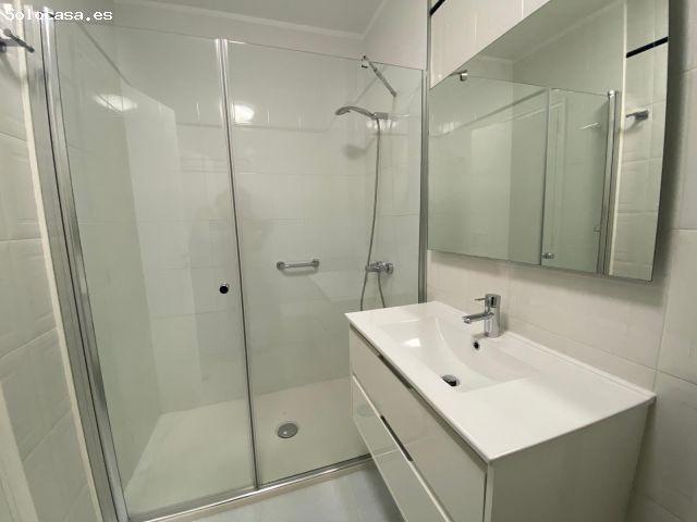 Amplio e impecable piso de dos habitaciones en el centro de El Médano, a un minuto caminando hasta l