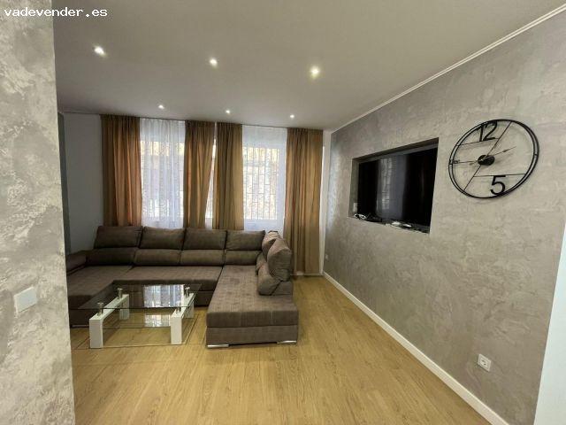 Amplio elegante y luminoso piso planta baja reformado con concepto de diseño