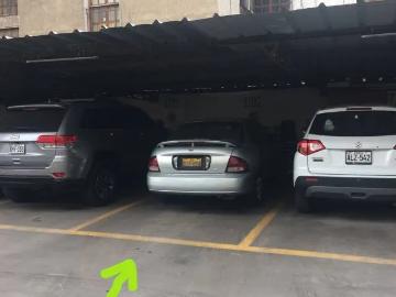 Amplio estacionamiento a 1 cdra. del Parque Kennedy