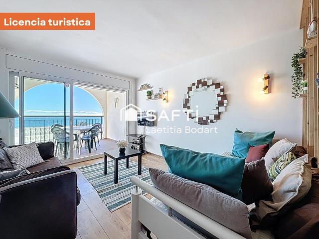 Amplio estudio renovado con terraza, vistas al mar y licencia turística