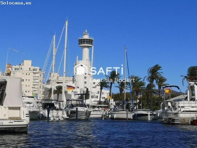 Amplio estudio renovado con terraza, vistas al mar y licencia turística
